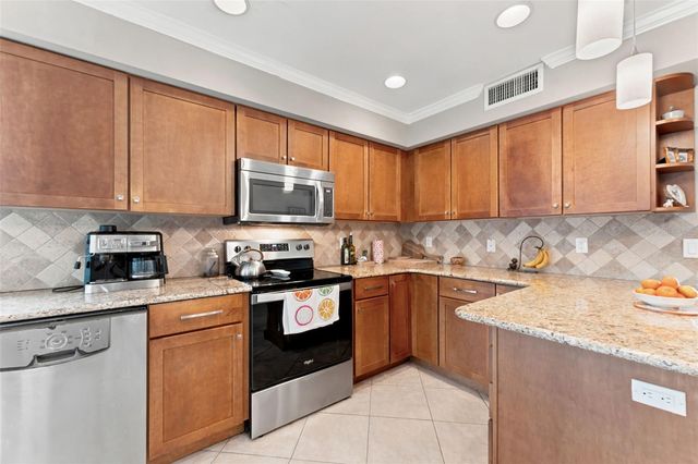 2111 W MINNEHAHA STREET, Tampa, FL 33604