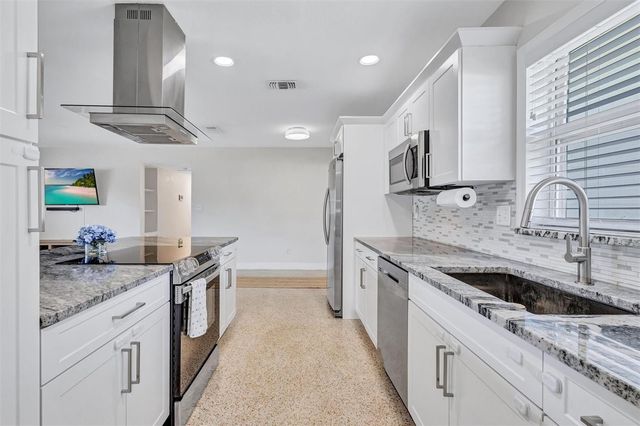 3672 SEAROBIN DRIVE SE, St Petersburg, FL 33705