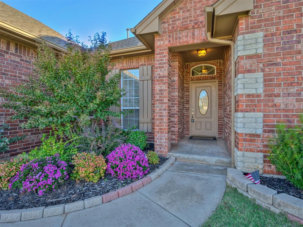 10800 Ashford Drive, Yukon, OK 73099