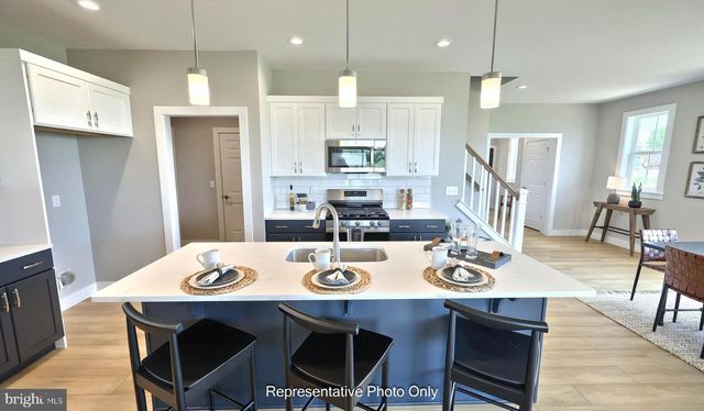 525 STONE GATE BLVD, Annville, PA 17003