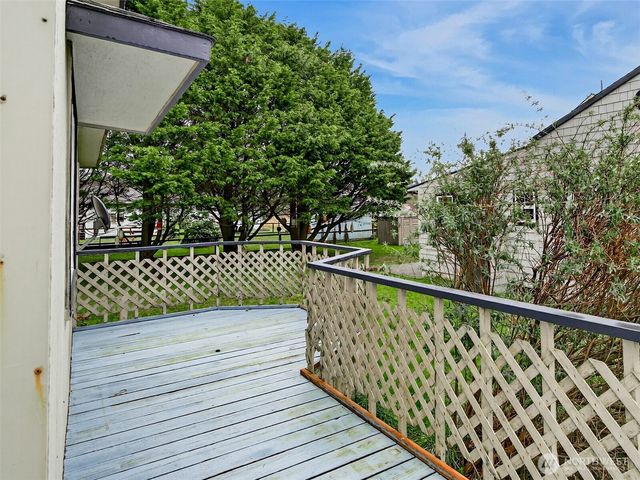 310 Washington Avenue N, Long Beach, WA 98631