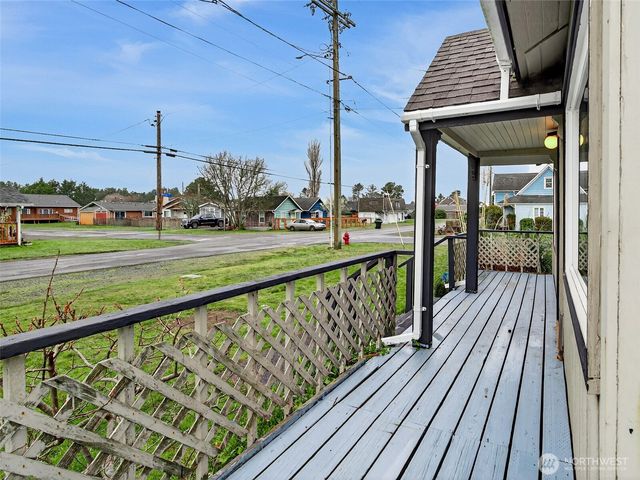 310 Washington Avenue N, Long Beach, WA 98631