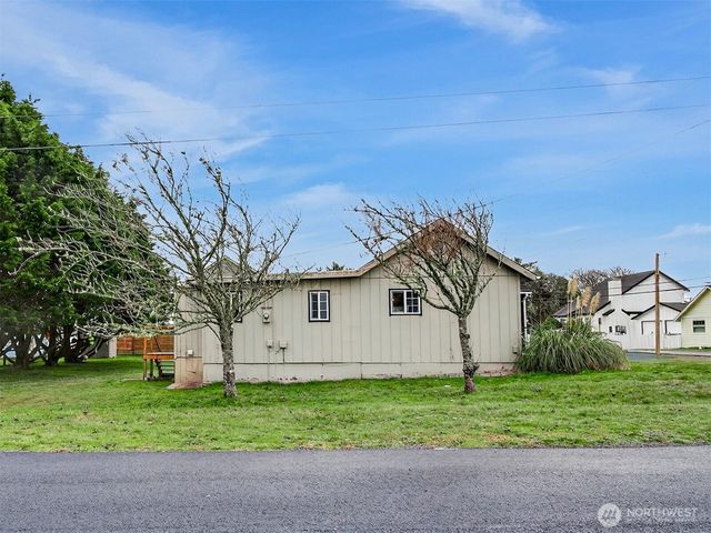 310 Washington Avenue N, Long Beach, WA 98631