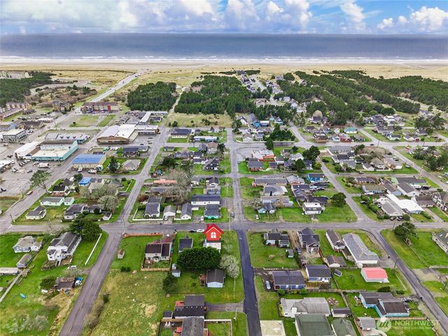 310 Washington Avenue N, Long Beach, WA 98631