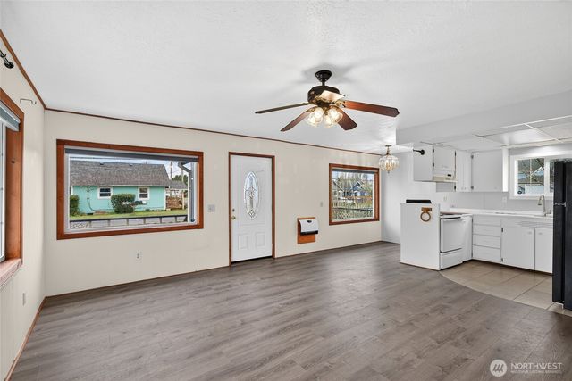 310 Washington Avenue N, Long Beach, WA 98631