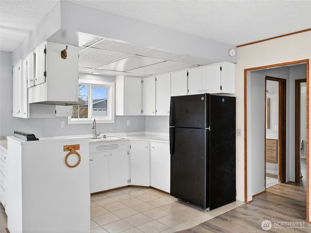 310 Washington Avenue N, Long Beach, WA 98631