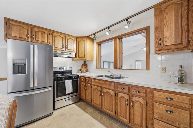 20 Freeman Rd, Chelmsford, MA 01824