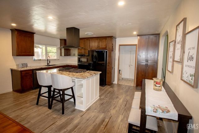 3612 Christmas Tree Lane, Bakersfield, CA 93306