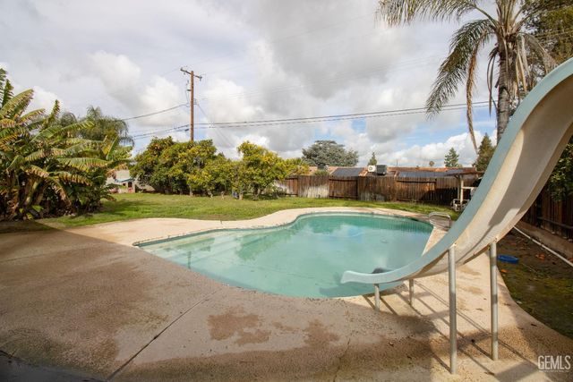 3612 Christmas Tree Lane, Bakersfield, CA 93306