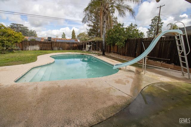 3612 Christmas Tree Lane, Bakersfield, CA 93306