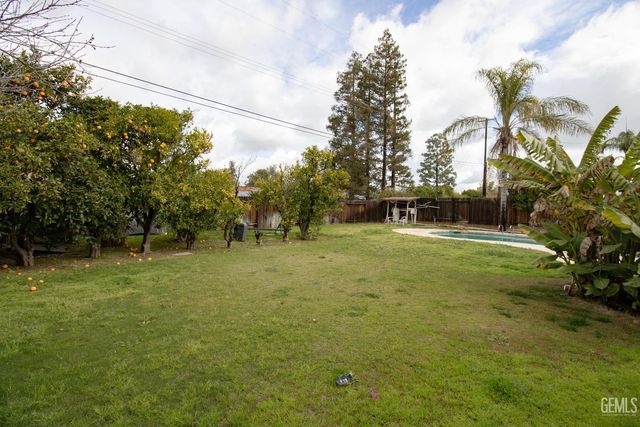 3612 Christmas Tree Lane, Bakersfield, CA 93306