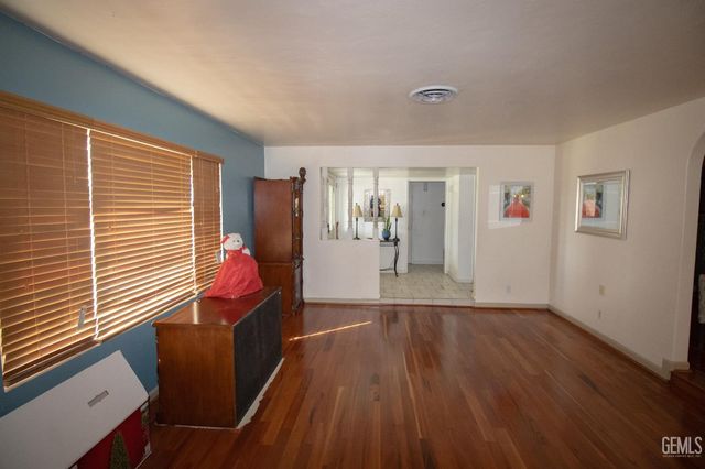 3612 Christmas Tree Lane, Bakersfield, CA 93306