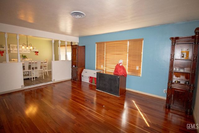 3612 Christmas Tree Lane, Bakersfield, CA 93306