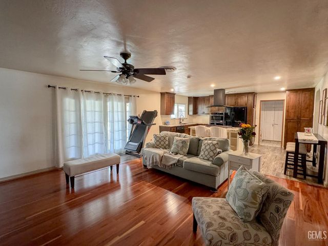 3612 Christmas Tree Lane, Bakersfield, CA 93306