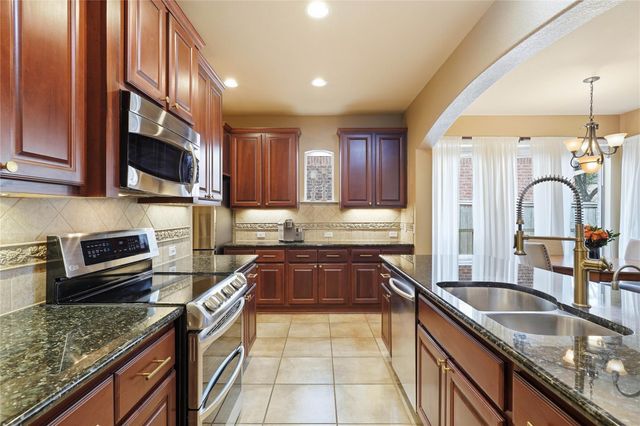 206 N Vershire Circle, The Woodlands, TX 77354