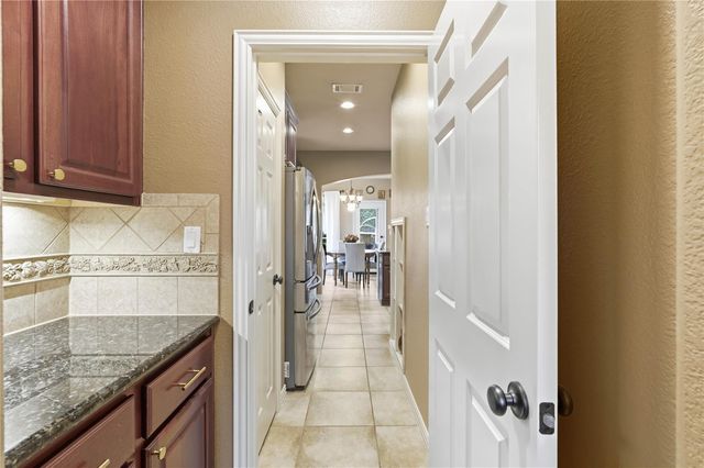 206 N Vershire Circle, The Woodlands, TX 77354