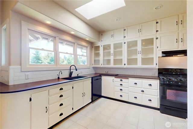 550 Ballentine Street, Raymond, WA 98577