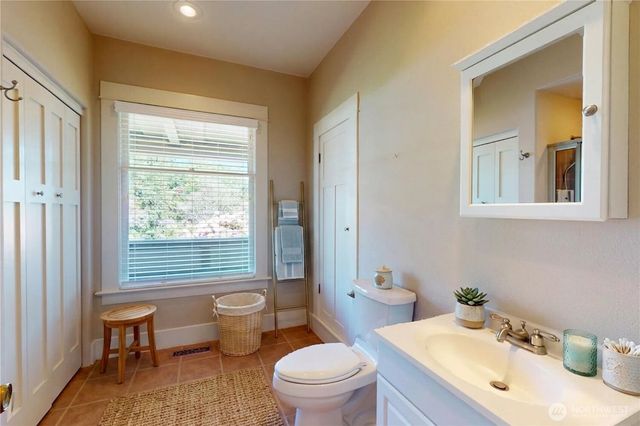 550 Ballentine Street, Raymond, WA 98577
