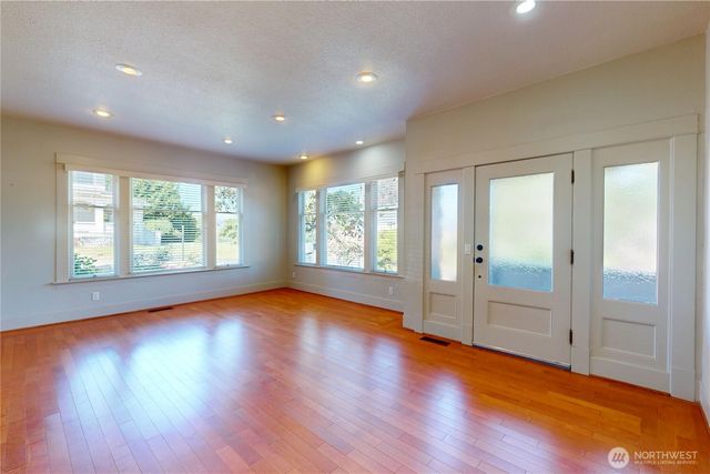550 Ballentine Street, Raymond, WA 98577