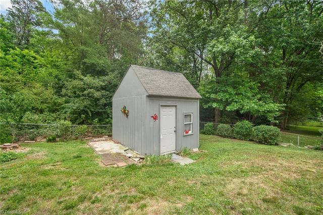 1809 Pope Lane, Kernersville, NC 27284