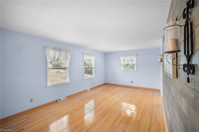 1809 Pope Lane, Kernersville, NC 27284