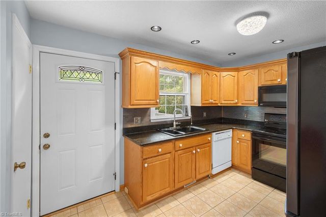 1809 Pope Lane, Kernersville, NC 27284