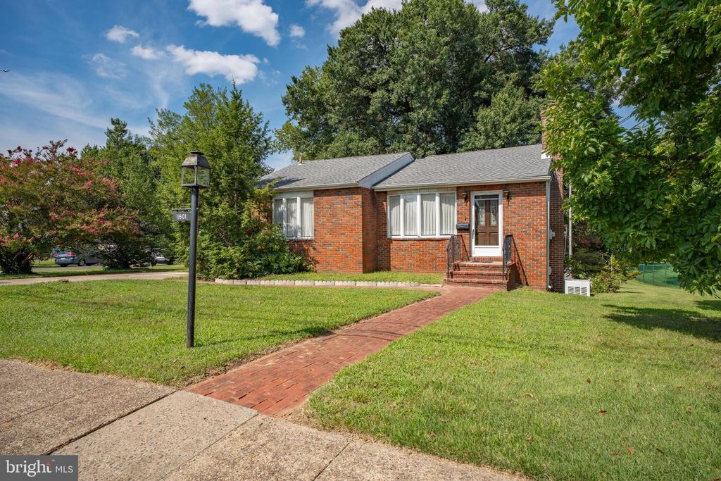 1601 MARKET ST, GLOUCESTER CITY, NJ 08030 — exterior
