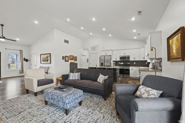 542 E Lucy Lane, Ellettsville, IN 47429