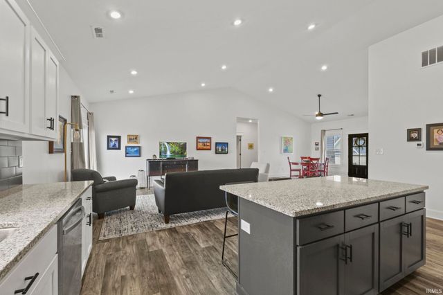 542 E Lucy Lane, Ellettsville, IN 47429