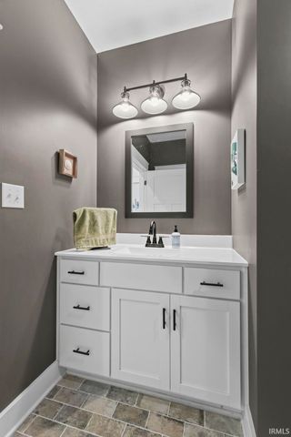 542 E Lucy Lane, Ellettsville, IN 47429