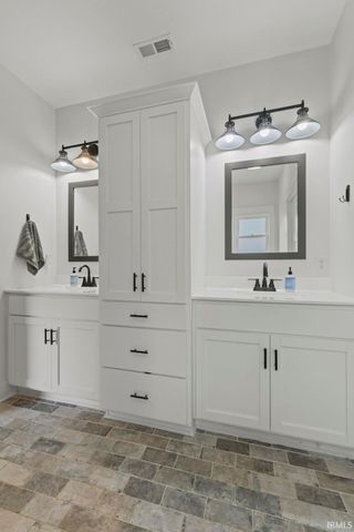 542 E Lucy Lane, Ellettsville, IN 47429