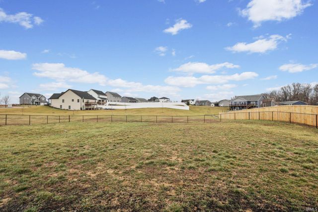 542 E Lucy Lane, Ellettsville, IN 47429