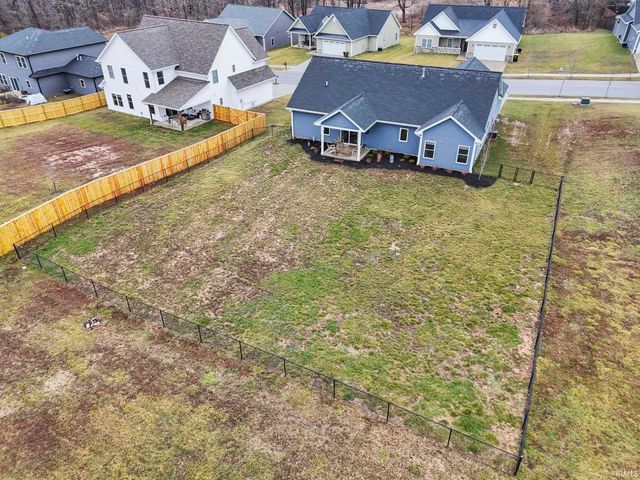 542 E Lucy Lane, Ellettsville, IN 47429