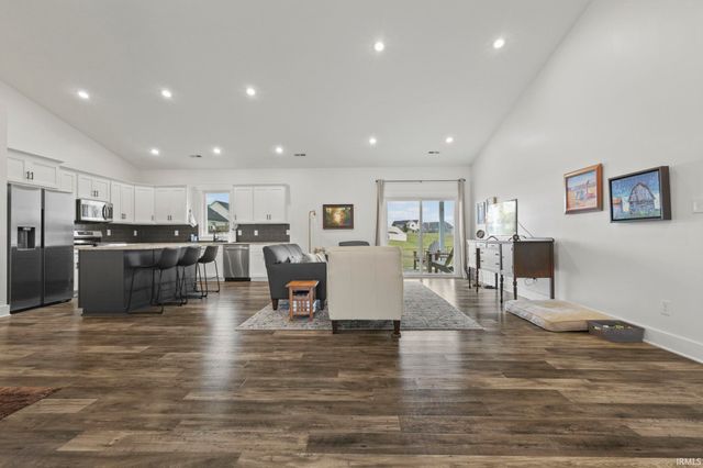 542 E Lucy Lane, Ellettsville, IN 47429