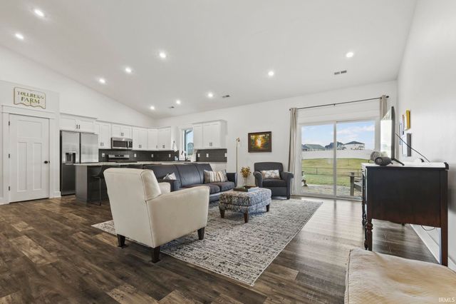 542 E Lucy Lane, Ellettsville, IN 47429