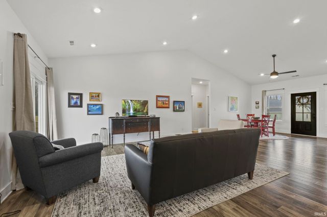 542 E Lucy Lane, Ellettsville, IN 47429