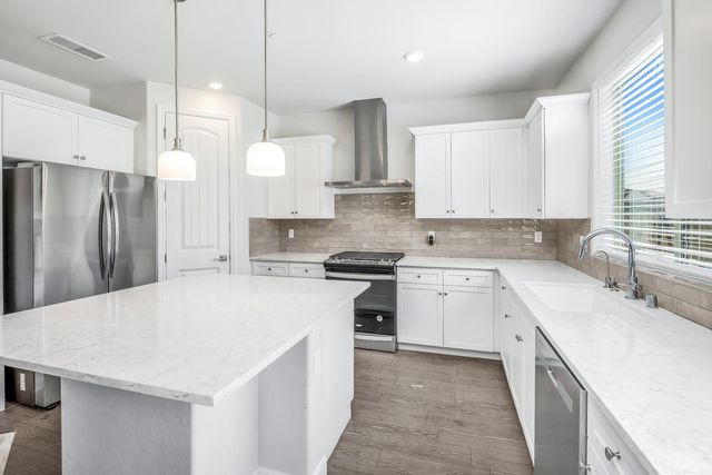 2433 E Rockwell Drive, Fresno, CA 93720