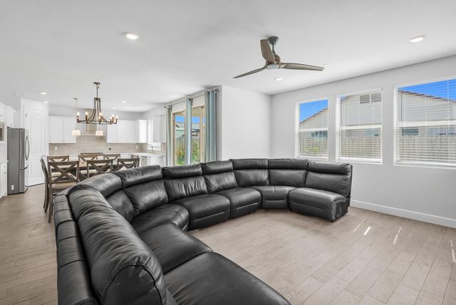 2433 E Rockwell Drive, Fresno, CA 93720