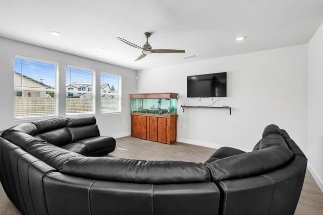 2433 E Rockwell Drive, Fresno, CA 93720