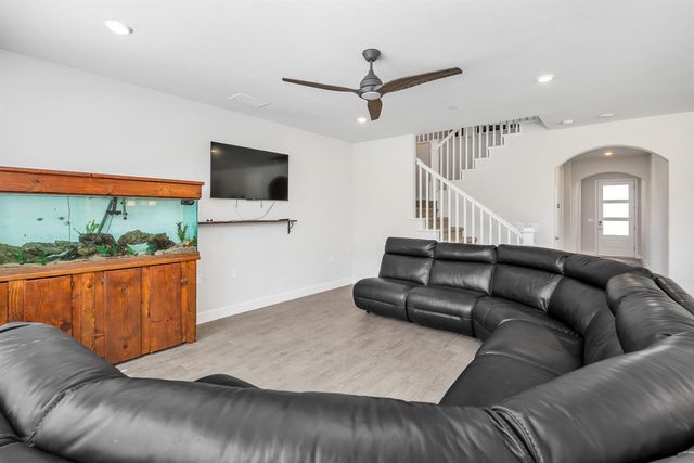 2433 E Rockwell Drive, Fresno, CA 93720