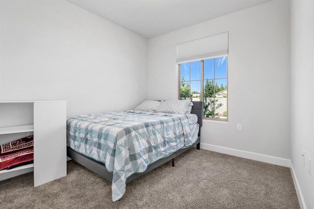 2433 E Rockwell Drive, Fresno, CA 93720