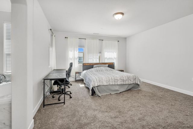 2433 E Rockwell Drive, Fresno, CA 93720