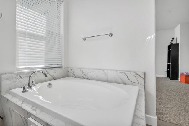 2433 E Rockwell Drive, Fresno, CA 93720