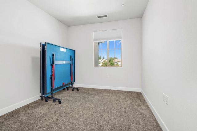 2433 E Rockwell Drive, Fresno, CA 93720