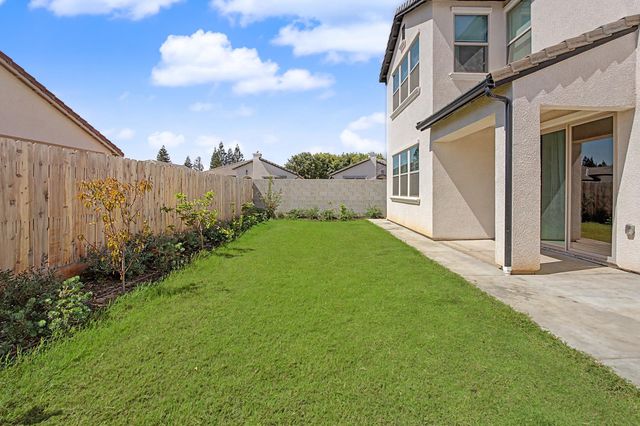 2433 E Rockwell Drive, Fresno, CA 93720
