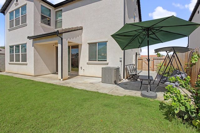 2433 E Rockwell Drive, Fresno, CA 93720