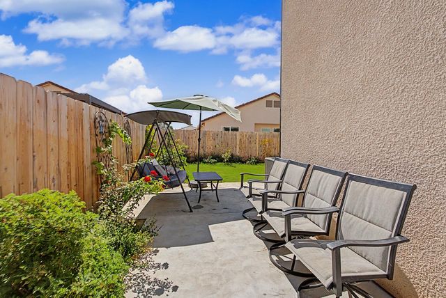 2433 E Rockwell Drive, Fresno, CA 93720