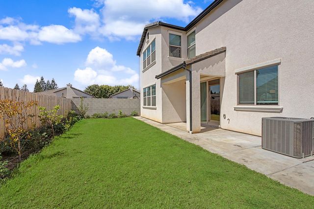 2433 E Rockwell Drive, Fresno, CA 93720