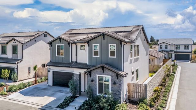 2433 E Rockwell Drive, Fresno, CA 93720