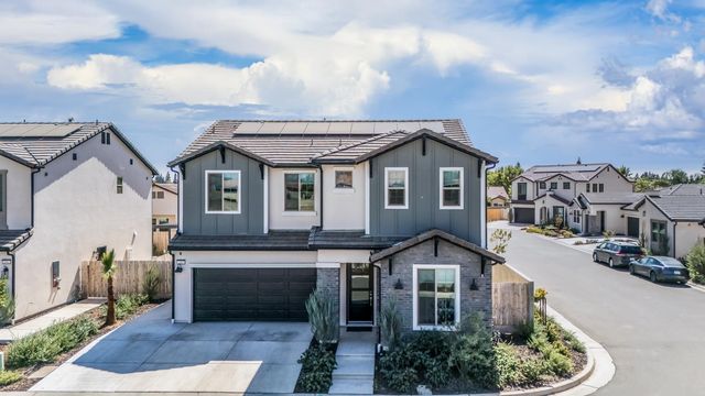 2433 E Rockwell Drive, Fresno, CA 93720